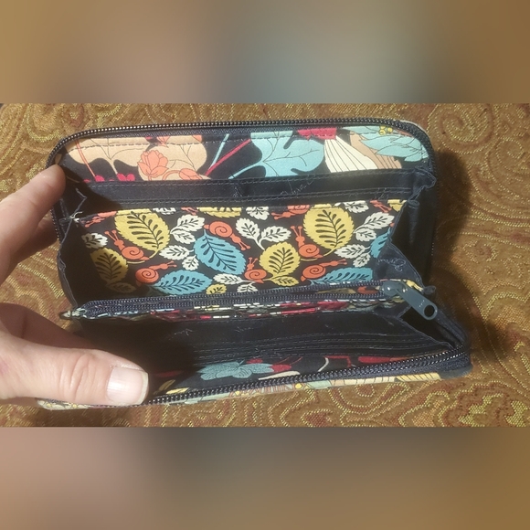 Vera Bradley Happy Snails Accordian Zip Around Wallet. - Picture 3 of 16